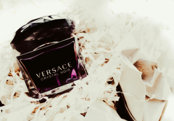 Versace: Od talijanskog ateljea do globalnog branda>