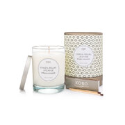 KOBO Coterie Green Pearl Jasmine mirisna svijeća (11 oz / 312 g)