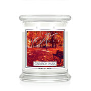 Kringle Candle Crimson Park mirisna svijeća srednja 2 fitilja (411 g)