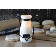 MILKHOUSE CANDLE Nana's Cookies mirisna svijeća MILKBOTTLE (227 g)